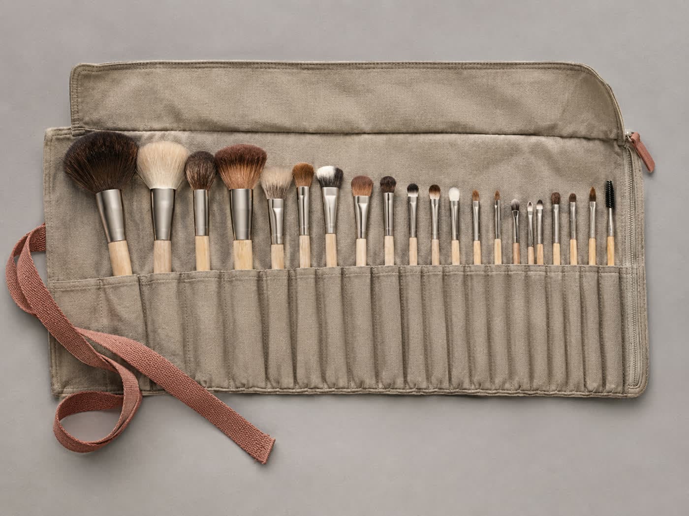 Roll 12 cosmetic organiser