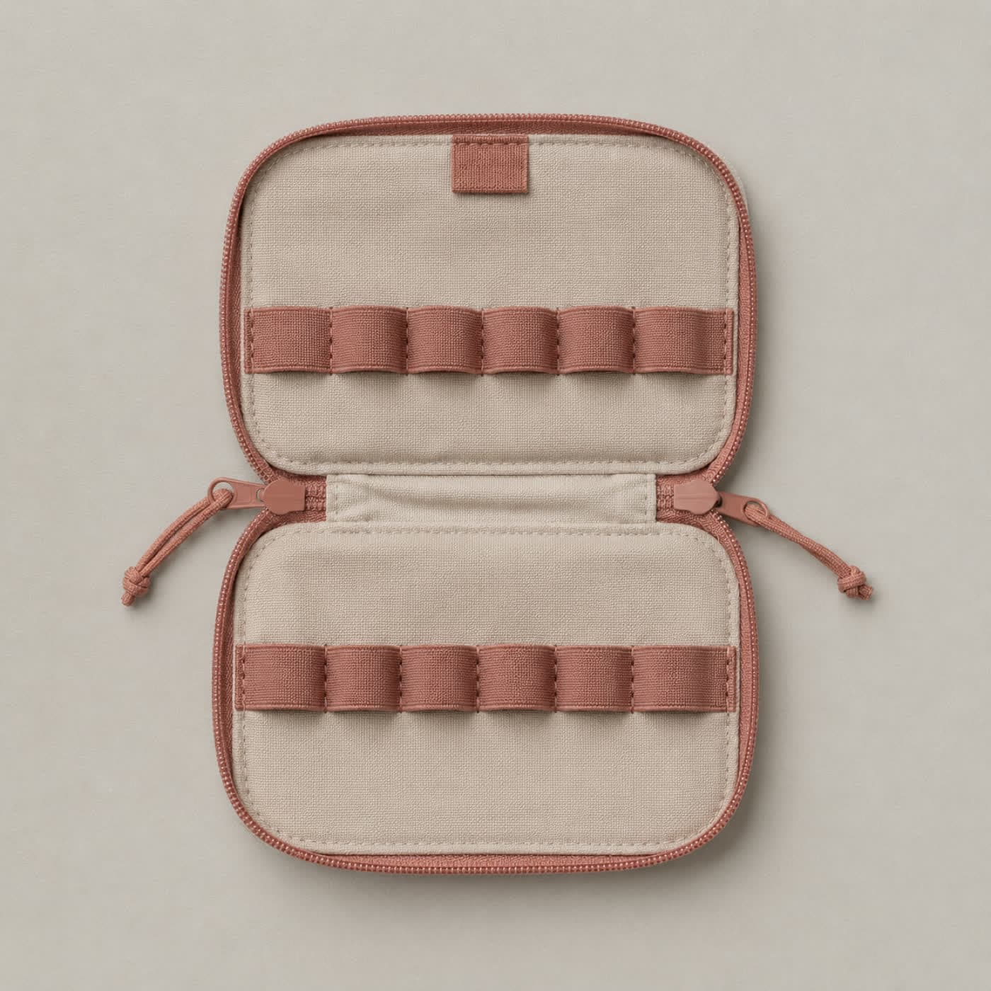 Flatlay Mini cosmetic organiser